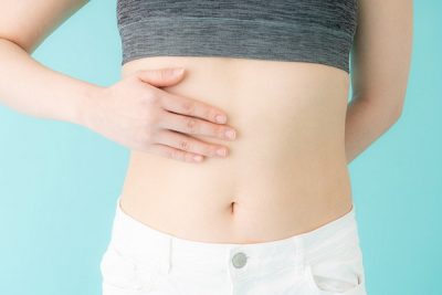 お腹が引き締まっている様子