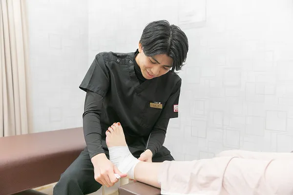 東京にある「日本橋八重洲接骨院」の捻挫・腱炎・腱鞘炎への施術