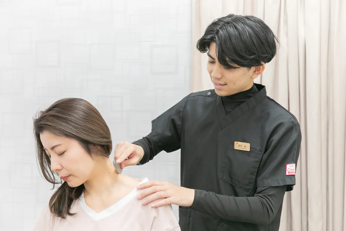 東京にある「日本橋八重洲接骨院」のストレートネックへの施術